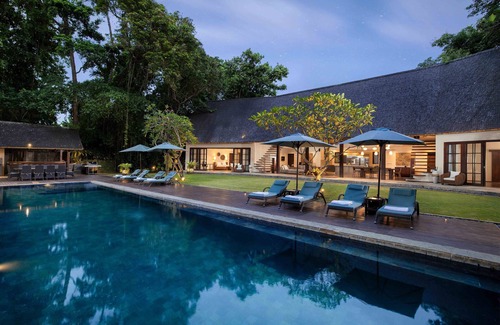 Padonan House | KR7001 - 7 Bedroom Villa in Kerobokan