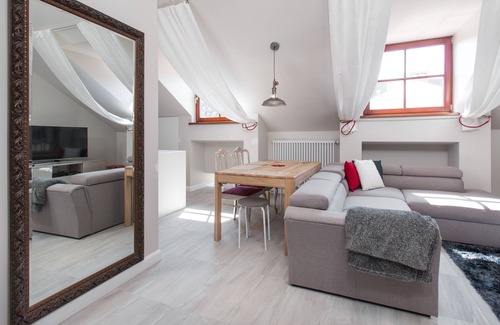 Stare Miasto Apartment | Krakow Old Town, 2 bathrooms, air-con, 4 guests
