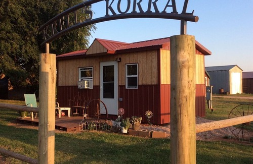 Newcastle Cabin | Krell’s Korral Tiny Cabin