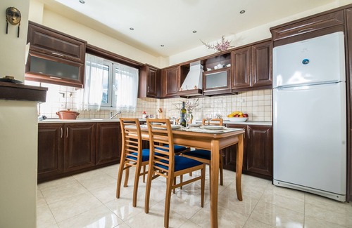 Faistos House | Kreta House - A Cretan House Located in the Main Square of Pompia Village