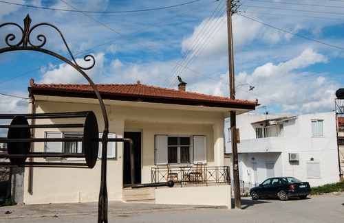 Faistos House | Kreta House - A Cretan House Located in the Main Square of Pompia Village