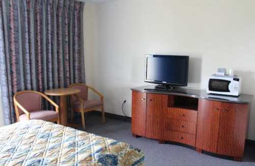 Charlestown Hotel | Krystal Penguin Inn