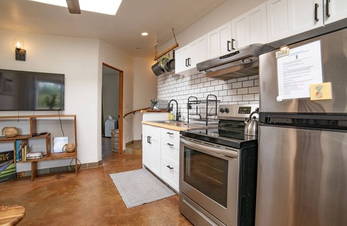 Kuau Cottage | Ku'au gem beautiful ideal location 2 bed 1 bath with AC