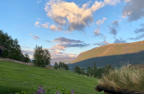 Skjaak House | Kufjøset - Renovert barn from 1830
