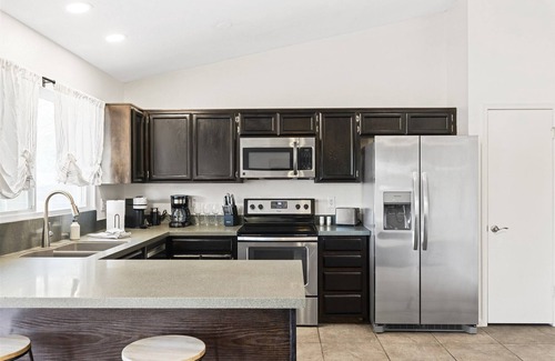 Glendale House | {Kulla Oasis}~Family~ Park~Free Heated Pool~ Fast Wi-Fi~ Near Stadium~ 4B2B