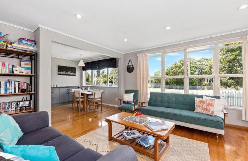 Ruakaka House | Kulukulu - Ruakaka Holiday Home