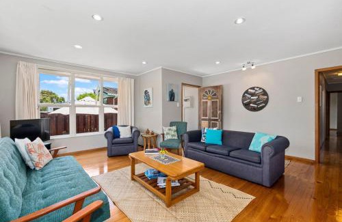 Ruakaka House | Kulukulu - Ruakaka Holiday Home