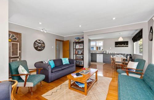 Ruakaka House | Kulukulu - Ruakaka Holiday Home