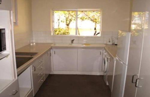 Mermaid Beach Apartment | Kundu Lodge - Hosted by Burleigh Letting