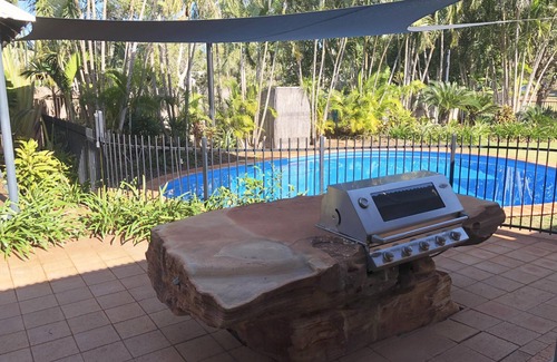 Cable Beach House | Kybra Retreat 4 Bedroom 3 Bathroom Luxury House with Pool STRA6726RDJN2C7F