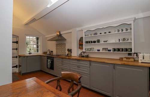 Glastonbury House | KYLEMORE, pet friendly, character holiday cottage in Glastonbury