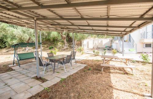 Kiparissia Villa | Kyparissia Coastal Getaway with Seaviews