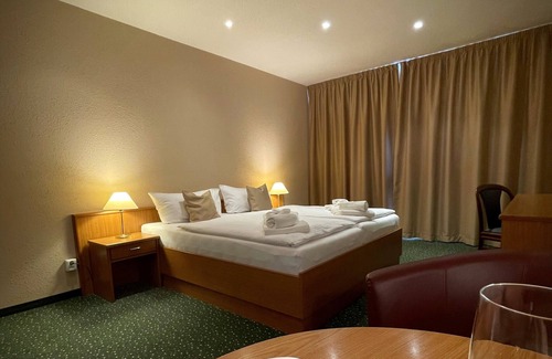 Frantiskovy Lazne Hotel | Lázeňský Hotel Pyramida I