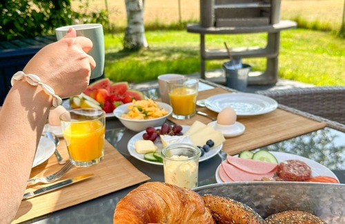 Tannenhausen House | Lüttje Huck Ferienwohnung 4 - mit Sauna & Seeblick