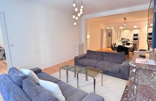 Carmes Apartment | "l'élégant Paradoux ", Plein Centre. 5 Chambres, 3 Salles de Bain & 2 Toilettes