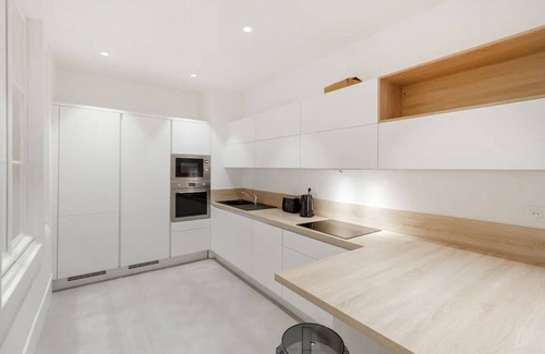 Carmes Apartment | "l'élégant Paradoux ", Plein Centre. 5 Chambres, 3 Salles de Bain & 2 Toilettes