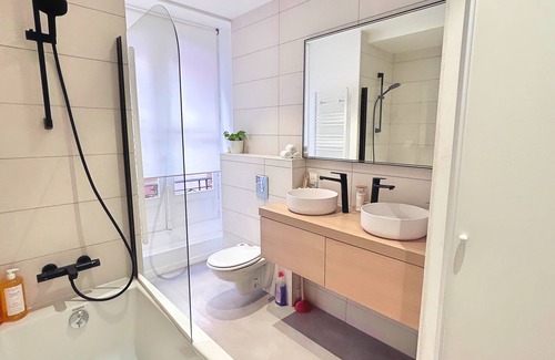 Carmes Apartment | "l'élégant Paradoux ", Plein Centre. 5 Chambres, 3 Salles de Bain & 2 Toilettes