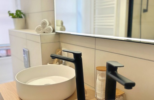 Carmes Apartment | "l'élégant Paradoux ", Plein Centre. 5 Chambres, 3 Salles de Bain & 2 Toilettes
