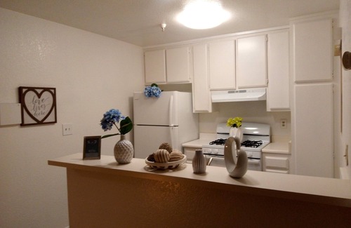 Hawthorne Apartment | L.A.X - Sofi Stadium - Beaches - Restaurants - aka "BLU" is Affordable Place
