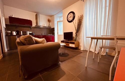 Aubusson Apartment | L'Albuconis 1 Grand Studio