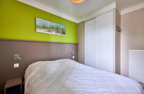 Courseulles-sur-Mer Apartment | L'Alouette - Appt en résidence avec terrasse