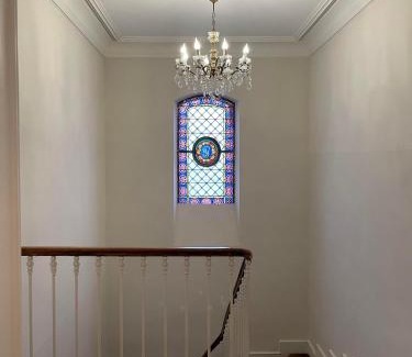 Belberaud Apartment | L'Antre vue - jacuzzi au château