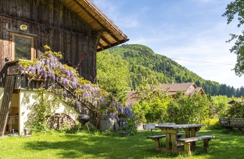 Les Clefs Apartment | L'Aravis-Apartment-Superior-Ensuite with Bath-Mountain view