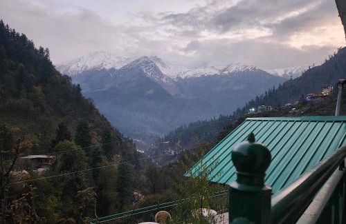 Tosh Hotel | L'Ashrum Cafe & Inn