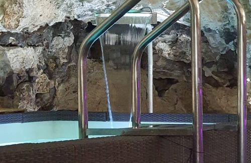 Chateaudun House | l Atypique Avec sa Piscine Chauffée Interieure Troglodyte