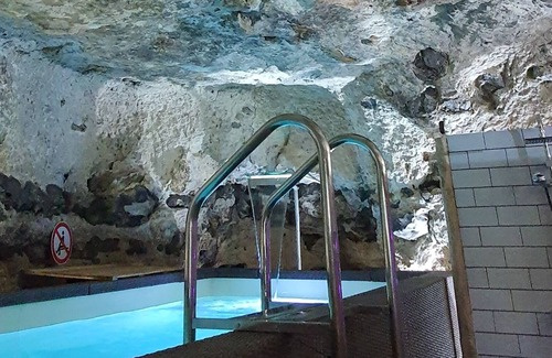 Chateaudun House | l Atypique Avec sa Piscine Chauffée Interieure Troglodyte