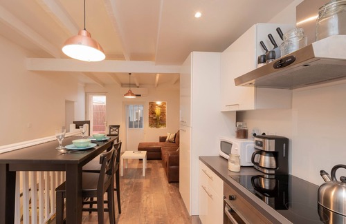 Saint - Aubin - Dupuy Apartment | L'Aubuisson - Appt climatisé avec terrasse privée