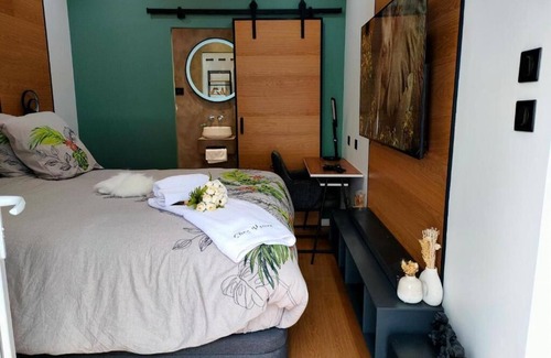 Taverny Apartment | L'emeraude