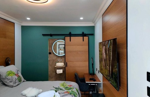 Taverny Apartment | L'emeraude