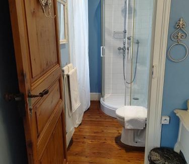 Castillonnes Bed & Breakfast | L'Entrée Chambres d'Hôtes Bar & Restaurant