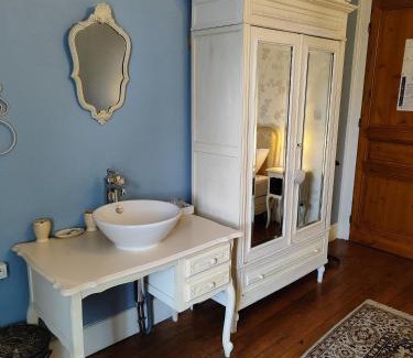 Castillonnes Bed & Breakfast | L'Entrée Chambres d'Hôtes Bar & Restaurant