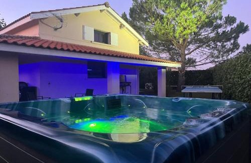 La Lande-de-Fronsac House | L Escale Girondine avec son spa, son sauna et sa piscine privative