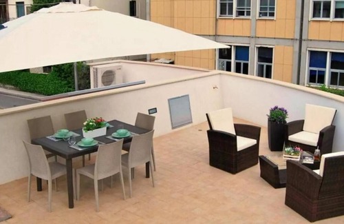 Pisa City Centre Apartment | L&G's Roof Terrace, near the Tower of Pisa.