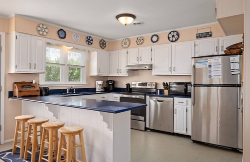 South Nags Head House | L'il Seabreeze-Oceanfront, ocean views, awesome sunrises, steps to the beach!