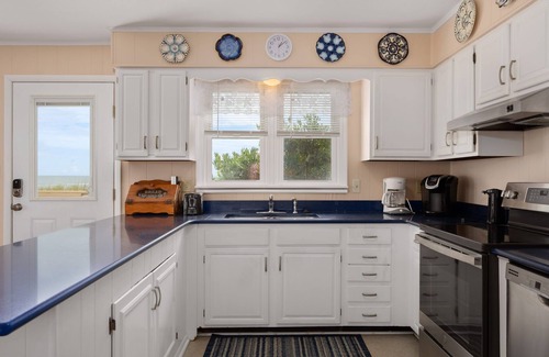 South Nags Head House | L'il Seabreeze-Oceanfront, ocean views, awesome sunrises, steps to the beach!