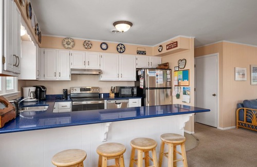 South Nags Head House | L'il Seabreeze-Oceanfront, ocean views, awesome sunrises, steps to the beach!
