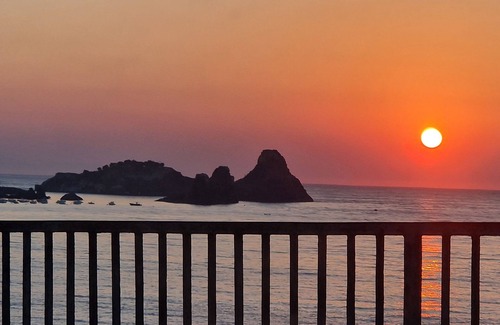 Aci Trezza Apartment | L'isola and IFaraglioni house apartment in Acitrezza