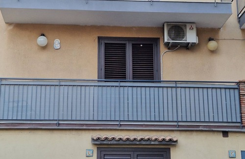 Aci Trezza Apartment | L'isola and IFaraglioni house apartment in Acitrezza