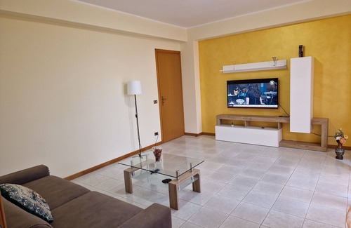 Aci Trezza Apartment | L'isola and IFaraglioni house apartment in Acitrezza