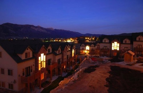 Eden Condo | L@K! Cozy Respite with Spectacular Mountain and Lake Views! Ski Utah