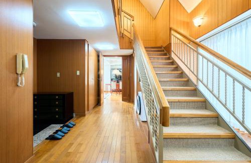 Sendagi Apartment | L-Large 3Bedroom Luxury Condo, 140sqm Max 19 PPL, 7mins walk to station, Elevator,QuiteArea