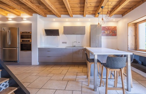 Huez-en-Oisans House | L'Oisans Bleu - Village house with terrace and garden