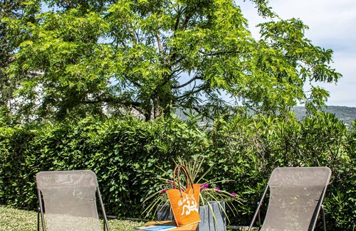 Preconil Apartment | L'Olivier, single-storey mazet, beautiful outdoor space and pergolas.