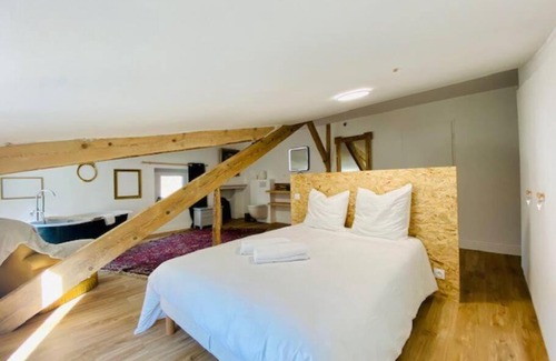 Savignac-les-Ormeaux Apartment | L'Olympique, Appartement 8 voyageurs avec parking