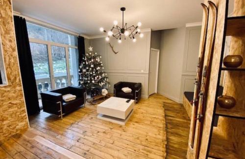 Savignac-les-Ormeaux Apartment | L'Olympique, Appartement 8 voyageurs avec parking