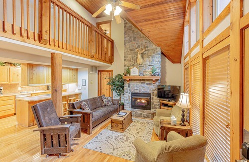 Branson West Cabin | L004, 4Br, 4Ba Refreshing Roark Creek Cabin